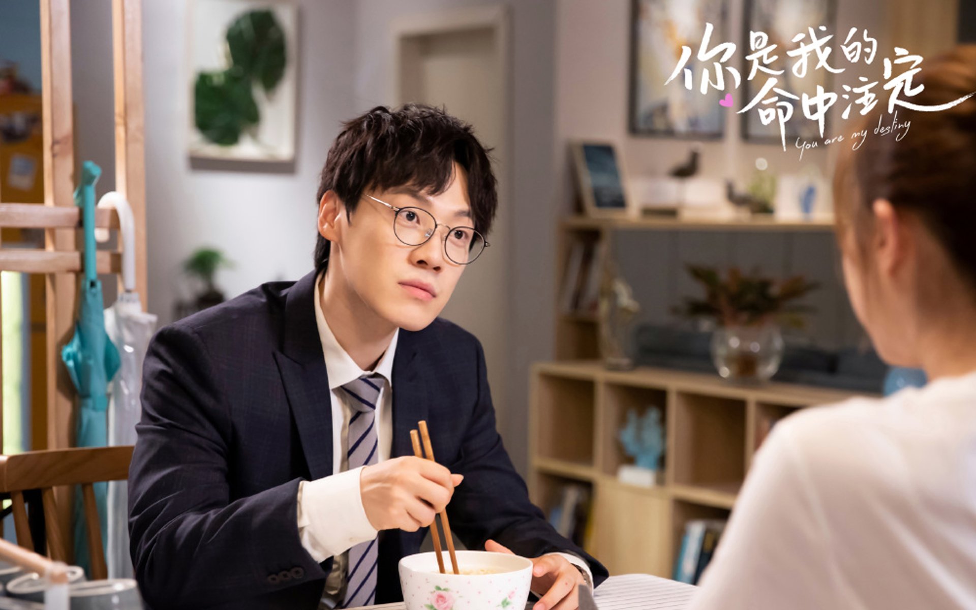 “羽毛球:简阳文体中心赛场上演绝妙击球与战术博弈”